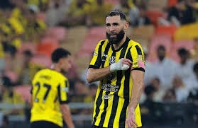 又来搞活！球队遭逆转C罗比争议手势，被扒14年前就曾这样做过